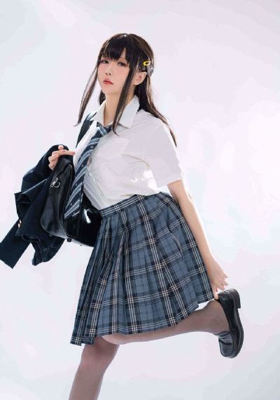 森林里的熊先生冬眠中