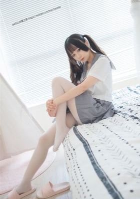 年轻的女教师在线观看