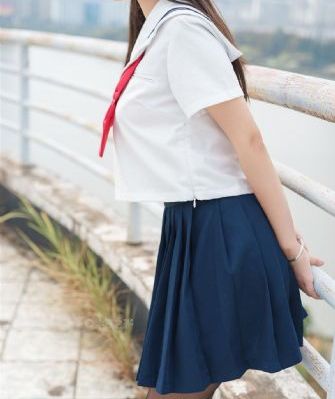 一亲二摸三叉