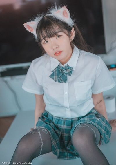 关秀媚三级露全乳